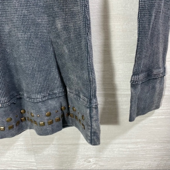 Vocal women’s top Size S- M Color Gray - Picture 2 of 7